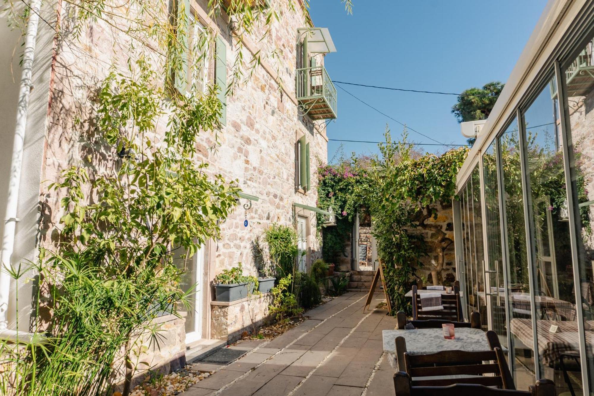 Cunda Ilios Hotel ไอวาลิค ภายนอก รูปภาพ