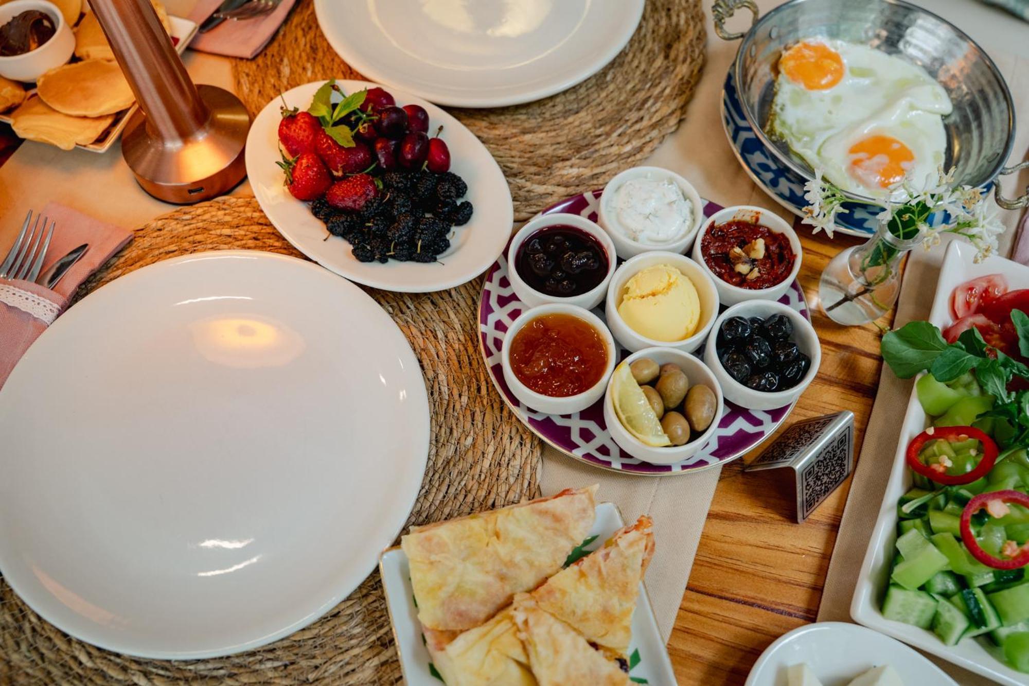 Cunda Ilios Hotel ไอวาลิค ภายนอก รูปภาพ