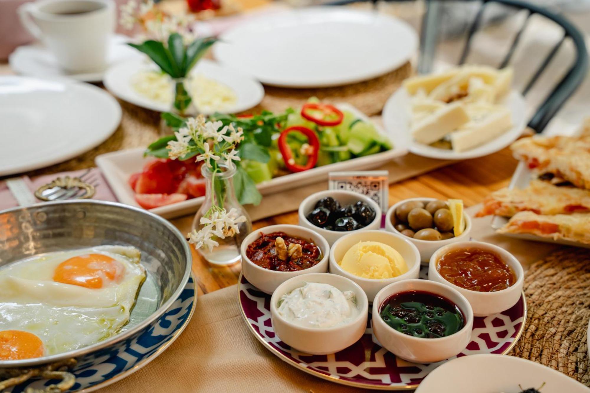 Cunda Ilios Hotel ไอวาลิค ภายนอก รูปภาพ