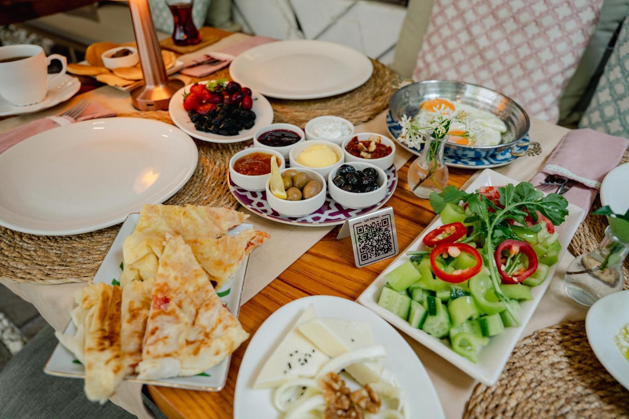 Cunda Ilios Hotel ไอวาลิค ภายนอก รูปภาพ